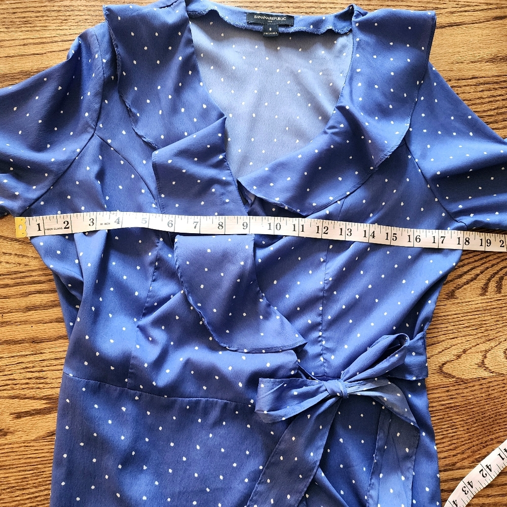 Banana Republic Ruffled Wrap Shirt Top Blouse Women's Size 8 Med Blue Silky - Picture 5 of 9